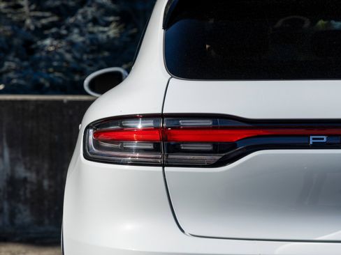 Certified 2025 Porsche Macan image 19