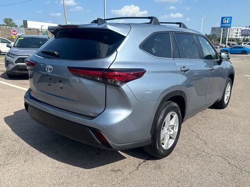 Used 2023 Toyota Highlander LE FWD image 10