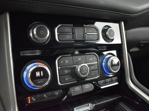 Used 2021 GMC Yukon XL Denali w/ Denali Premium Package image 21