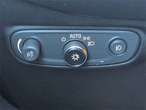 Used 2020 Chevrolet Equinox LT image 38