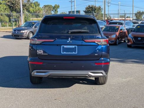 New 2025 Mitsubishi Outlander SE image 3