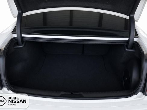 Used 2022 Chrysler 300 S RWD image 8