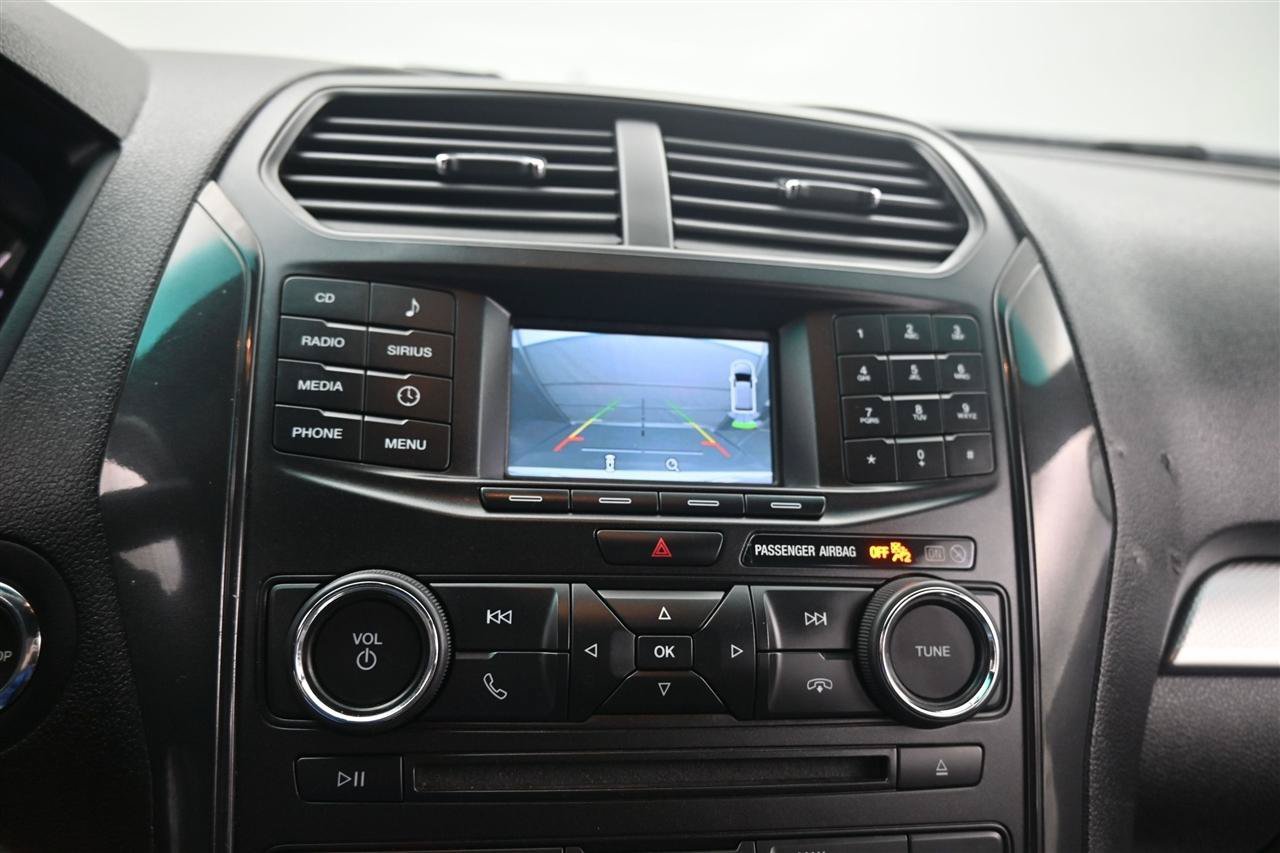 Used 2016 Ford Explorer XLT AWD/4WD image 15