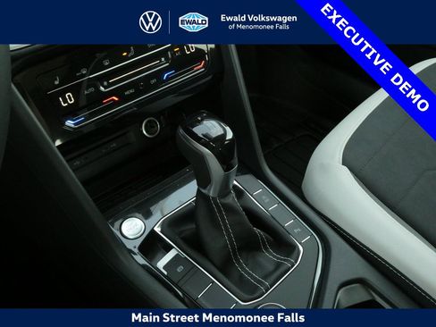 New 2025 Volkswagen Taos SE image 20