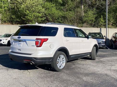 Used 2019 Ford Explorer XLT w/ Equipment Group 202A image 3