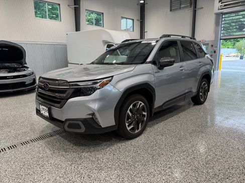 Used 2025 Subaru Forester Touring AWD/4WD image 1