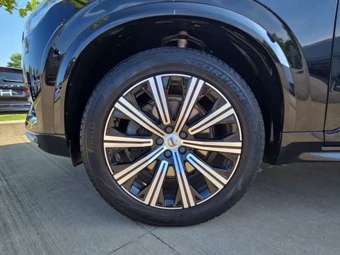 Used 2024 Volvo XC90 B5 Core w/ Protection Package Premier image 4