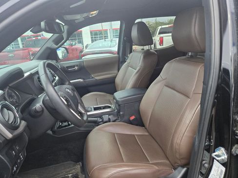 Used 2023 Toyota Tacoma Limited AWD/4WD image 9
