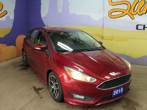 Used 2015 Ford Focus SE w/ SE Sport Package FWD image 2