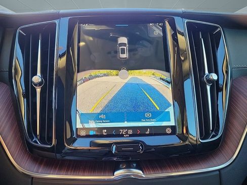 New 2024 Volvo XC60 T8 Ultimate w/ Protection Package Premier image 33