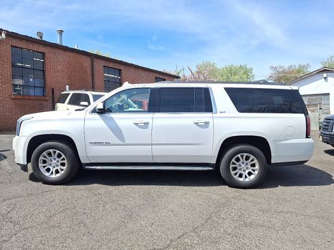 Used 2018 GMC Yukon XL SLT w/ Open Road Package AWD/4WD image 10