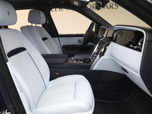 Certified 2025 Rolls-Royce Cullinan AWD/4WD image 19