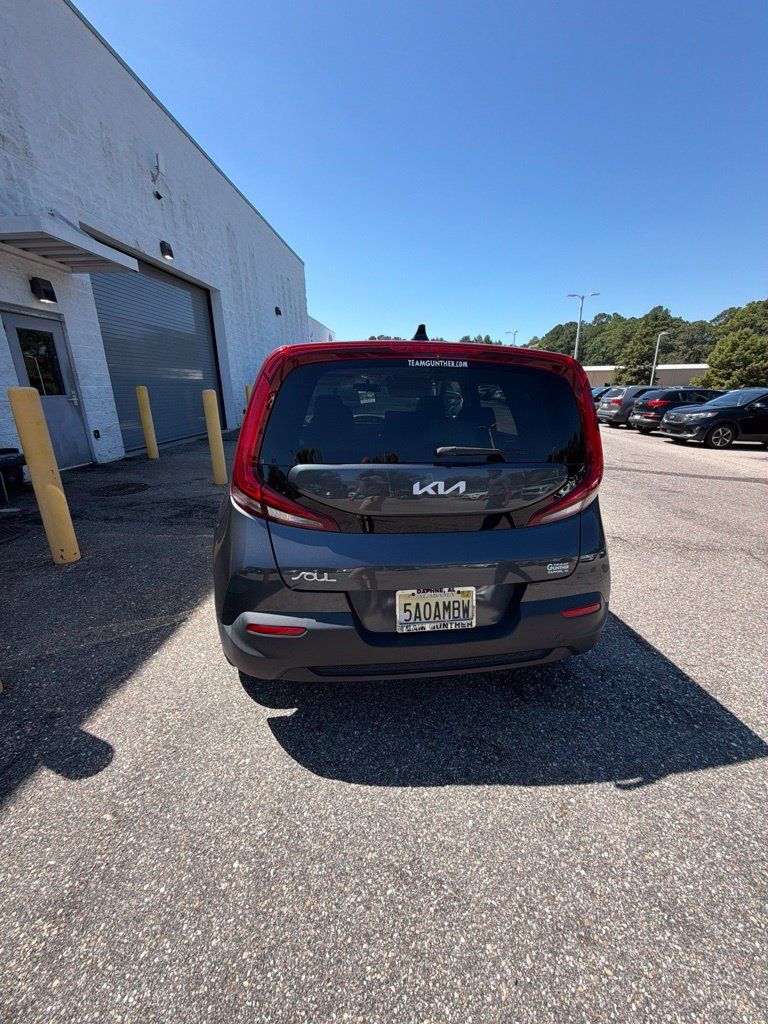 Used 2022 Kia Soul LX FWD image 12