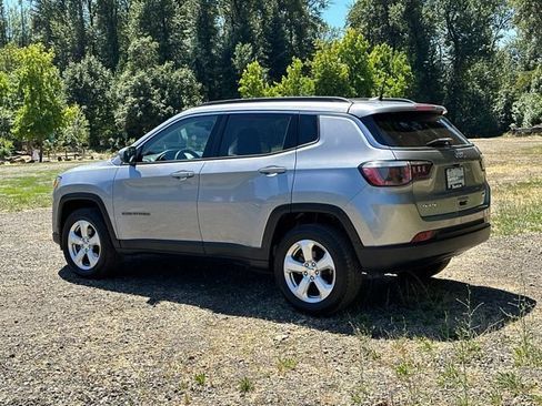 Used 2018 Jeep Compass Latitude w/ Popular Equipment Group AWD/4WD image 6