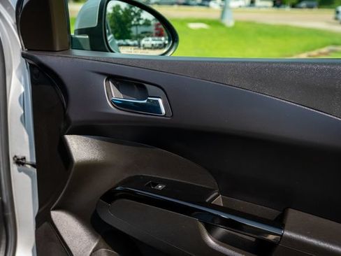 Used 2018 Chevrolet Sonic LT w/ Convenience Package FWD image 22
