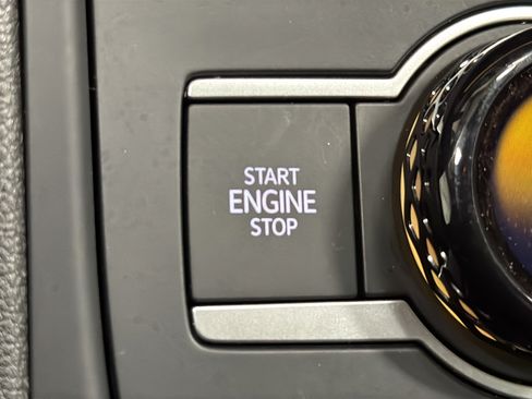 Used 2025 Volkswagen Tiguan SE R-Line AWD/4WD image 33