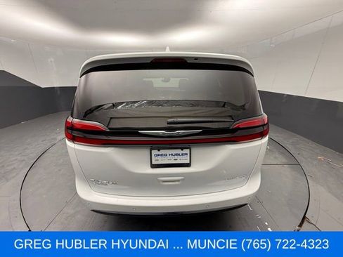 Used 2022 Chrysler Pacifica Limited FWD image 14