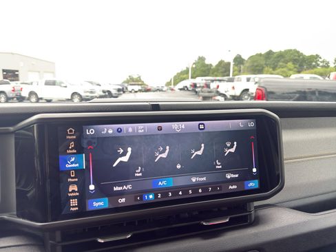 Used 2024 Jeep Gladiator Sport AWD/4WD image 15