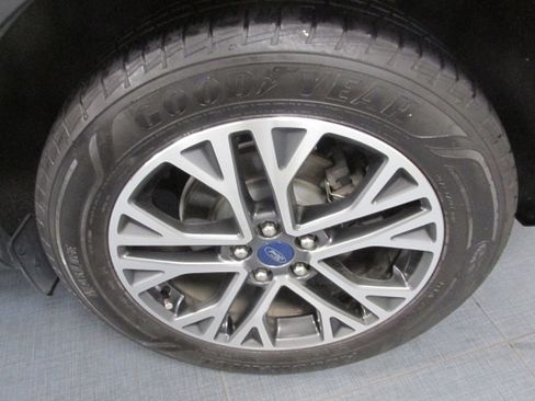 Used 2020 Ford Escape SEL image 13