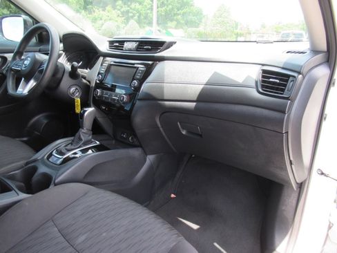 Used 2020 Nissan Rogue S FWD image 11