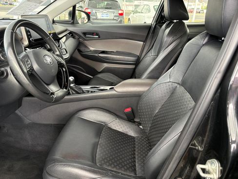 Used 2021 Toyota C-HR Limited FWD image 11