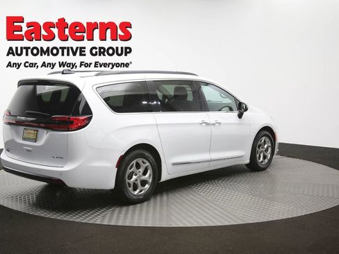 Used 2023 Chrysler Pacifica Limited FWD image 44