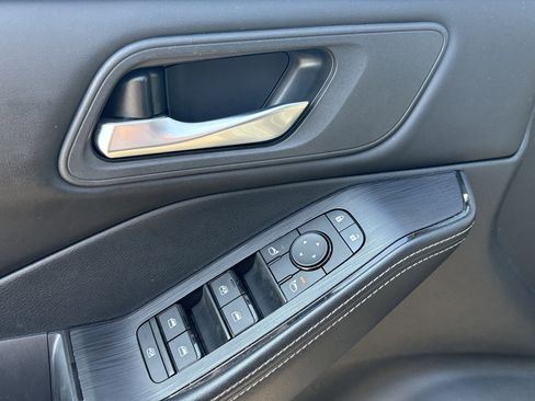 Used 2024 Nissan Rogue SV image 17