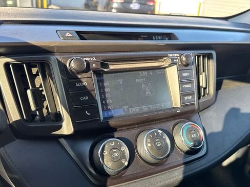 Used 2018 Toyota RAV4 LE image 18