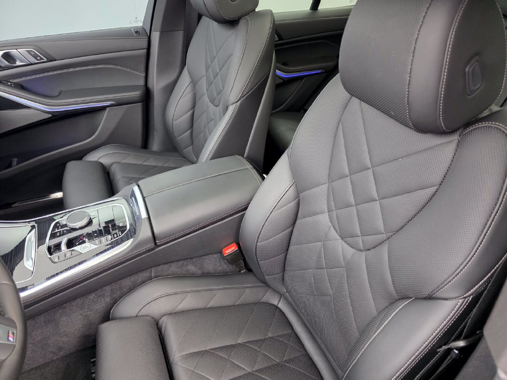 Used 2024 BMW X5 xDrive40i w/ M Sport Package AWD/4WD image 11
