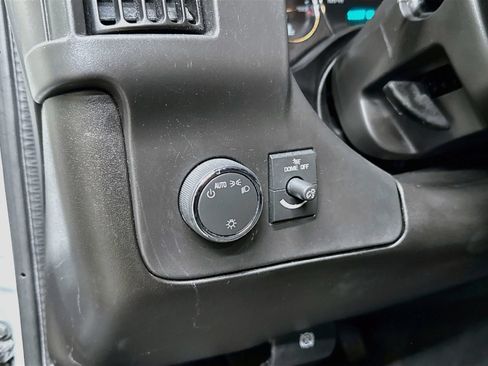 Used 2025 Chevrolet Express 2500 w/ Driver Convenience Package RWD image 21