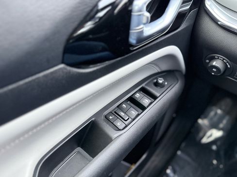 Used 2022 Jeep Compass Limited image 15