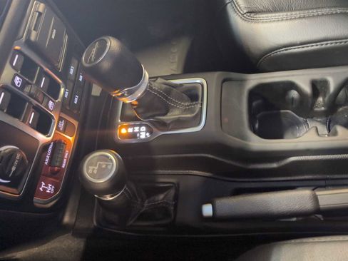 Used 2024 Jeep Gladiator Sport image 16