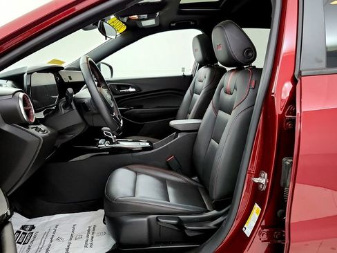 Used 2024 Chevrolet Trax RS w/ Sunroof Package FWD image 25