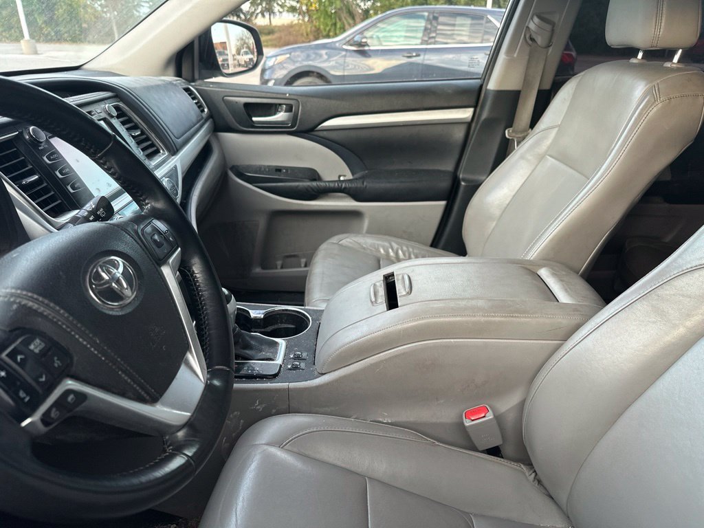 Used 2015 Toyota Highlander XLE AWD/4WD image 11