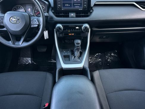 Used 2022 Toyota RAV4 LE image 4