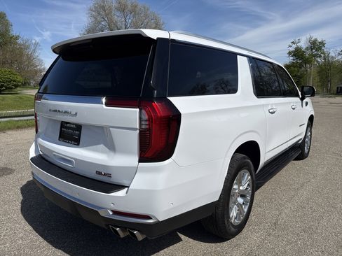 Used 2025 GMC Yukon XL Denali AWD/4WD image 4