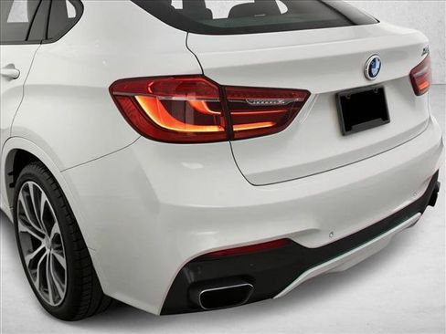 Used 2019 BMW X6 xDrive50i w/ M Sport Package image 9
