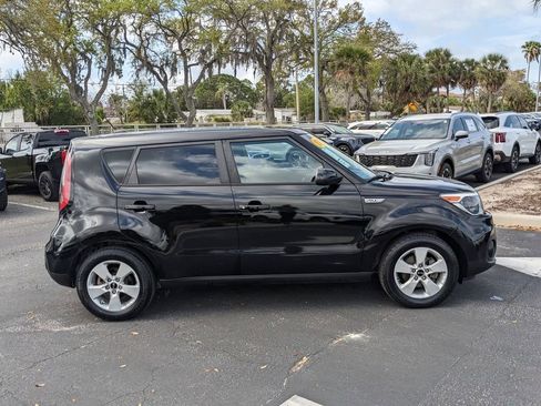 Used 2017 Kia Soul Base image 9