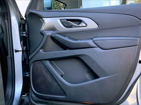 Used 2023 Chevrolet Traverse LT image 22
