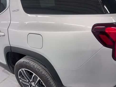Used 2020 GMC Acadia SLT w/ Driver Alert Package II FWD image 22