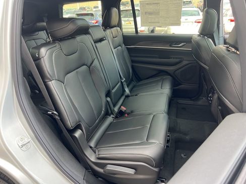 New 2025 Jeep Grand Cherokee L Limited w/ Trailer Tow Package AWD/4WD image 25
