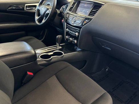Used 2019 Nissan Pathfinder SV FWD image 17