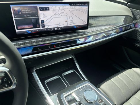 Used 2025 BMW i7 eDrive50 w/ M Sport Package RWD image 12