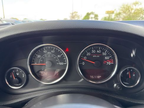 Used 2015 Jeep Wrangler Unlimited Rubicon image 19