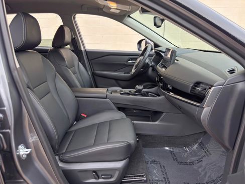Used 2024 Nissan Rogue SL FWD image 14