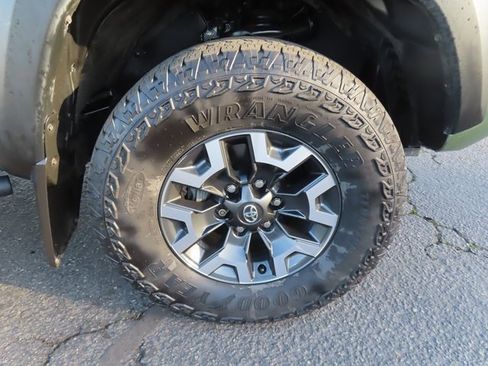 Used 2022 Toyota Tacoma TRD Sport image 10