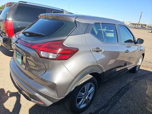 Used 2021 Nissan Kicks S FWD image 4
