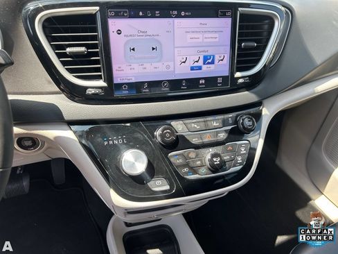Certified 2024 Chrysler Pacifica Touring-L FWD image 22