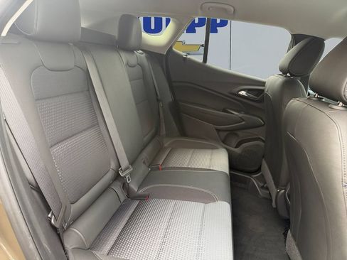 Used 2024 Chevrolet Trax LT w/ Driver Confidence Package FWD image 18