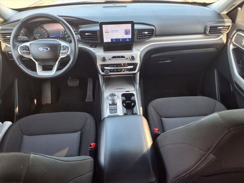 Used 2023 Ford Explorer XLT image 12
